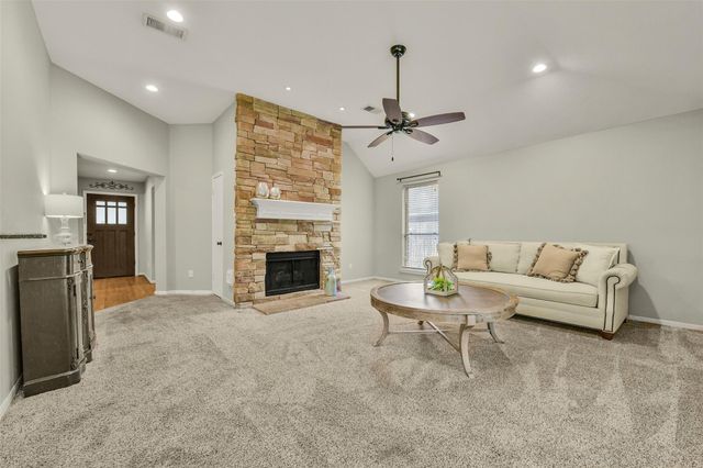 2910 Queen Victoria Street, Pearland, TX 77581