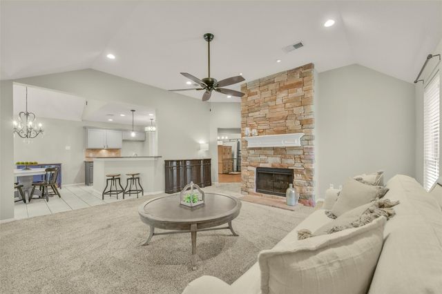 2910 Queen Victoria Street, Pearland, TX 77581