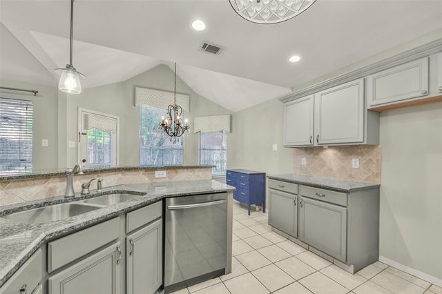 2910 Queen Victoria Street, Pearland, TX 77581