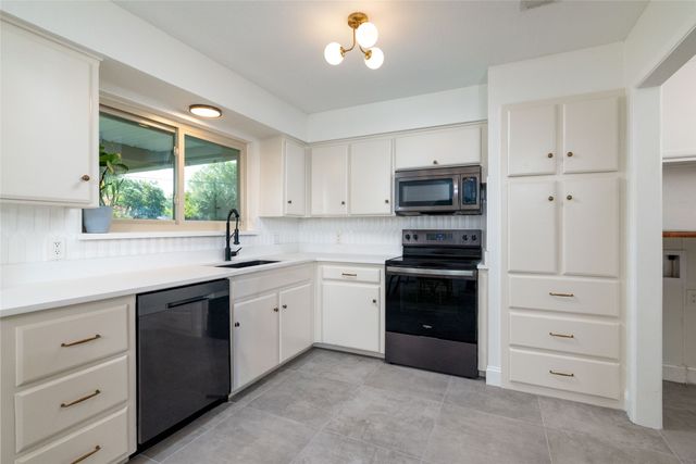 6528 Sherri Lane, North Richland Hills, TX 76182