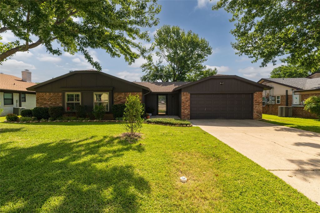 6528 Sherri Lane, North Richland Hills, TX 76182