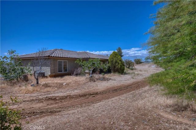 20465 Piedmont Dr, Apple Valley, CA 92308