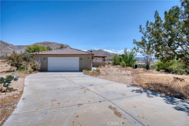 20465 Piedmont Dr, Apple Valley, CA 92308