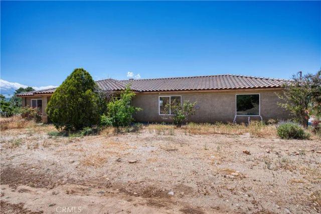 20465 Piedmont Dr, Apple Valley, CA 92308