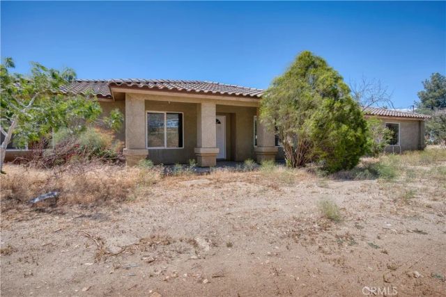 20465 Piedmont Dr, Apple Valley, CA 92308