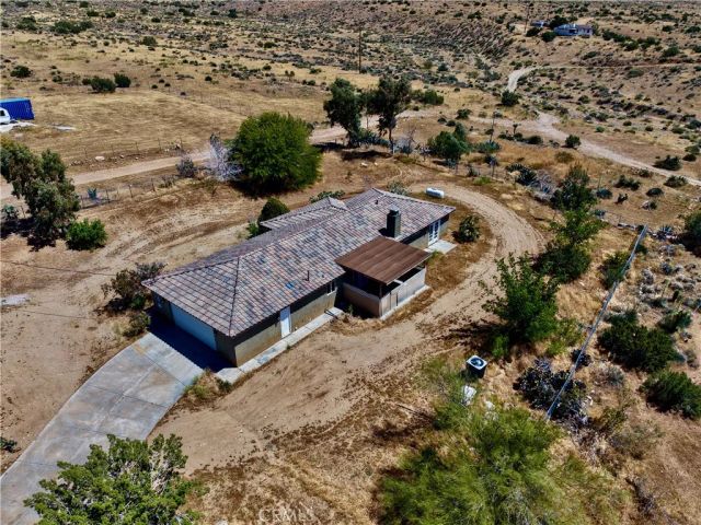 20465 Piedmont Dr, Apple Valley, CA 92308