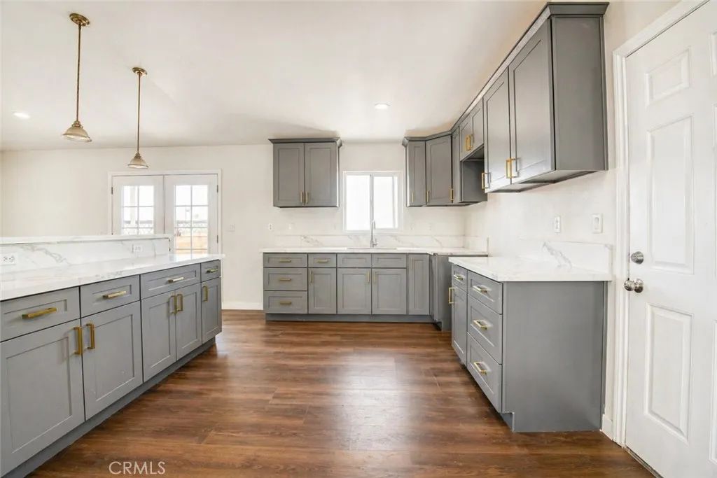 20465 Piedmont Dr, Apple Valley, CA 92308