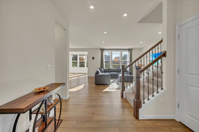 1007 Kessler Drive, Mundelein, IL 60060