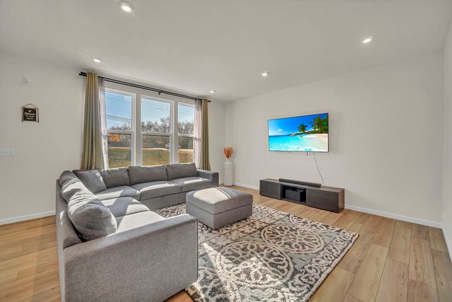 1007 Kessler Drive, Mundelein, IL 60060