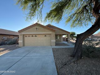 438 S Douglas Wash Road, Vail, AZ 85641