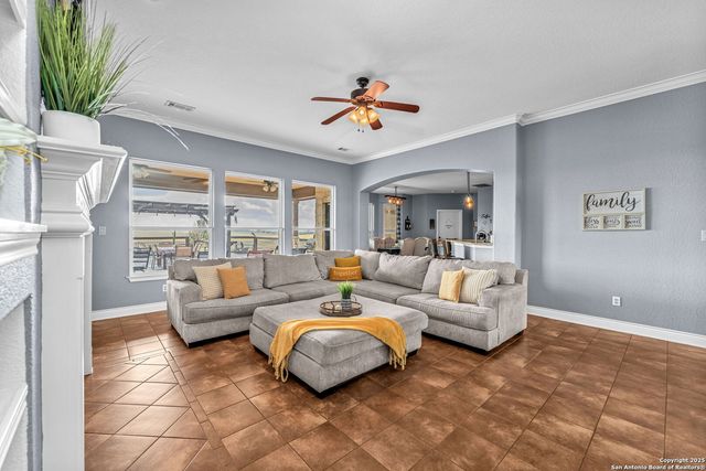 233 Scenic Hills, La Vernia, TX 78121