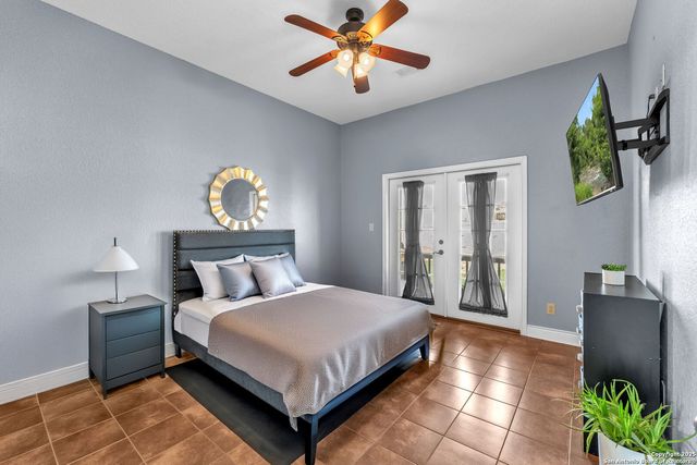 233 Scenic Hills, La Vernia, TX 78121
