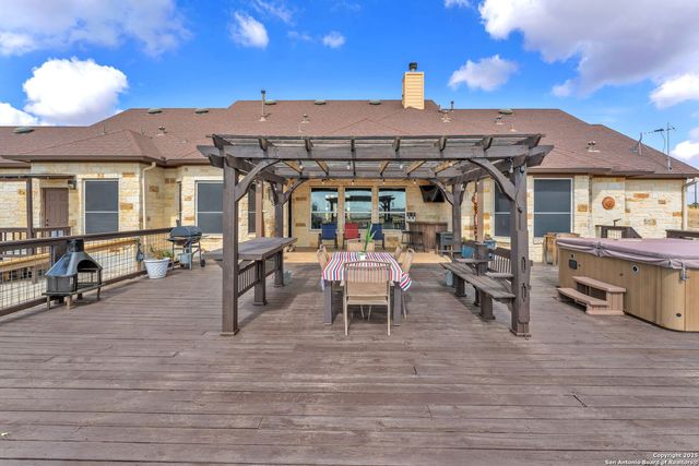 233 Scenic Hills, La Vernia, TX 78121