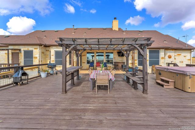 233 Scenic Hills, La Vernia, TX 78121