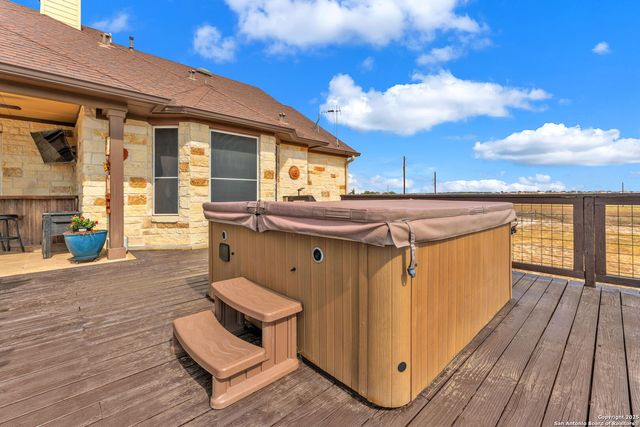 233 Scenic Hills, La Vernia, TX 78121