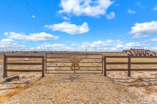 233 Scenic Hills, La Vernia, TX 78121