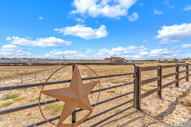 233 Scenic Hills, La Vernia, TX 78121