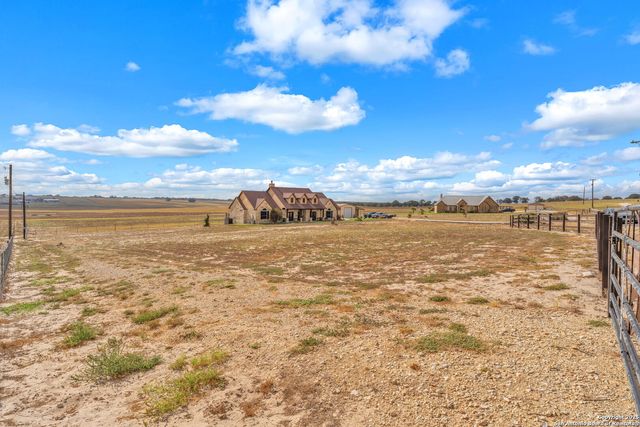 233 Scenic Hills, La Vernia, TX 78121
