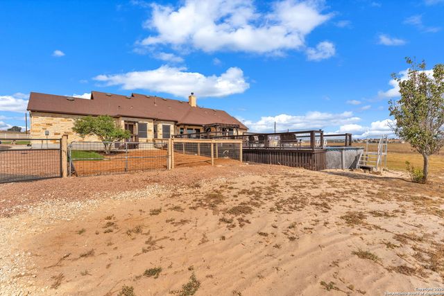 233 Scenic Hills, La Vernia, TX 78121