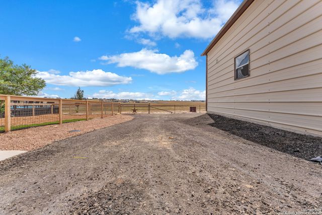 233 Scenic Hills, La Vernia, TX 78121