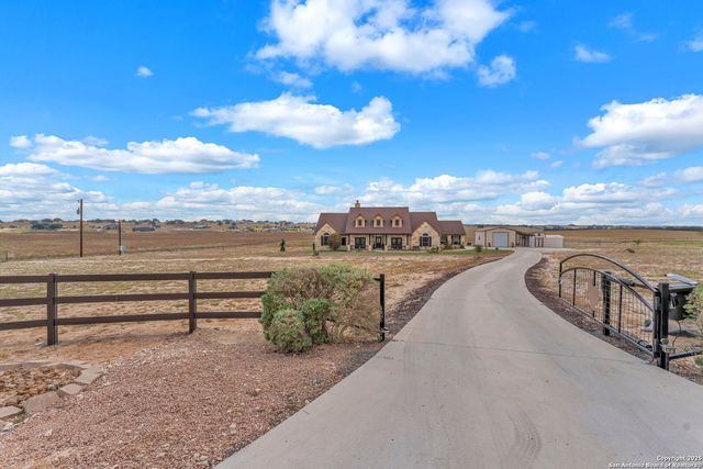 233 Scenic Hills, La Vernia, TX 78121