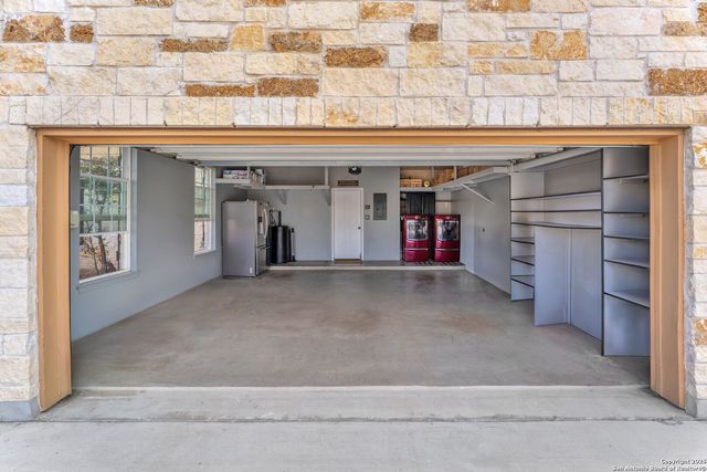 233 Scenic Hills, La Vernia, TX 78121