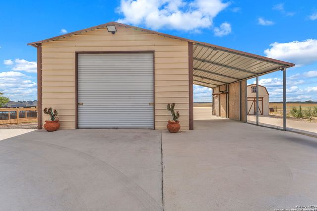 233 Scenic Hills, La Vernia, TX 78121