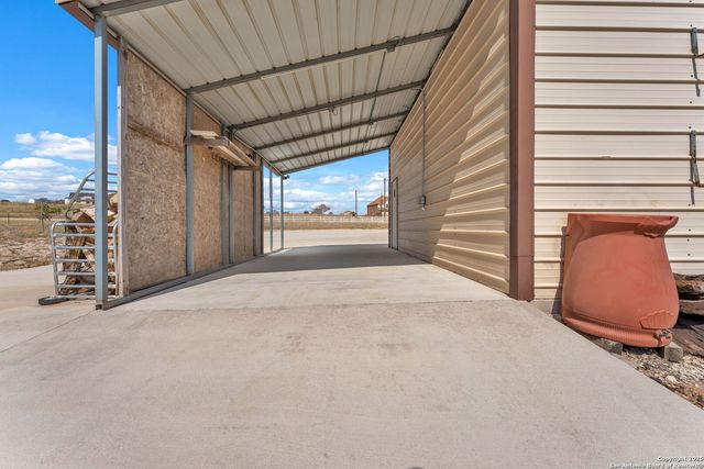 233 Scenic Hills, La Vernia, TX 78121