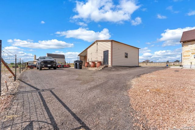 233 Scenic Hills, La Vernia, TX 78121