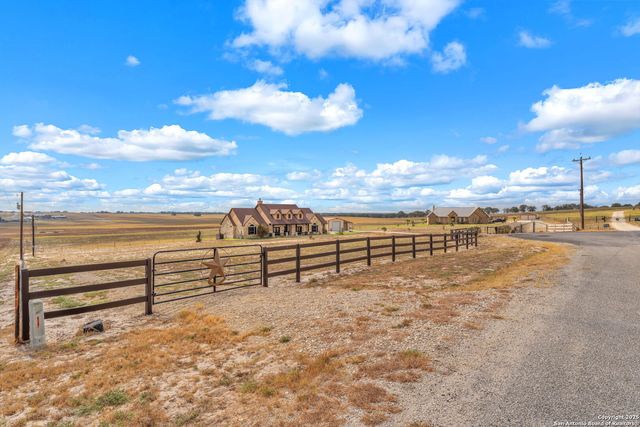 233 Scenic Hills, La Vernia, TX 78121