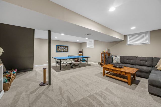415 Wilton Dr NE, Cedar Rapids, IA 52402