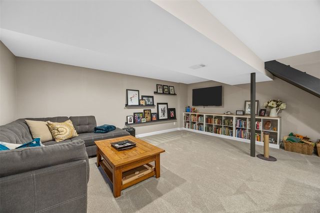 415 Wilton Dr NE, Cedar Rapids, IA 52402