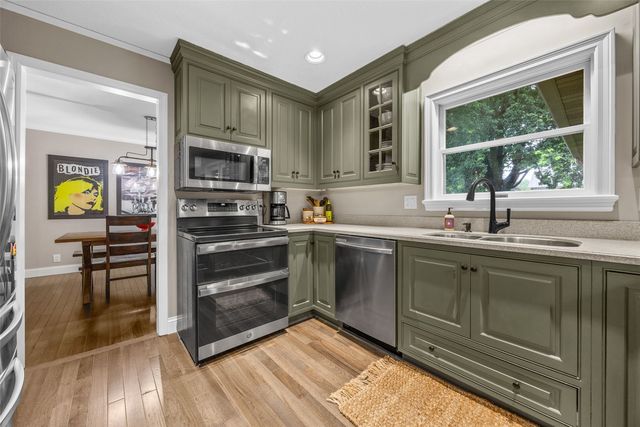 415 Wilton Dr NE, Cedar Rapids, IA 52402