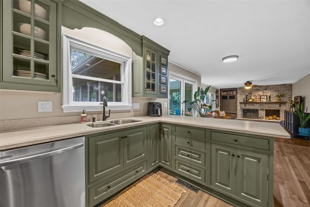 415 Wilton Dr NE, Cedar Rapids, IA 52402