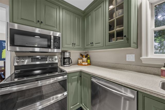 415 Wilton Dr NE, Cedar Rapids, IA 52402
