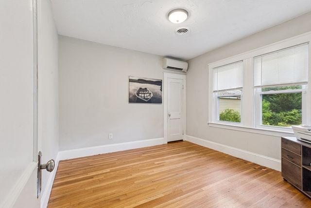 94 Hollis St, Brockton, MA 02302
