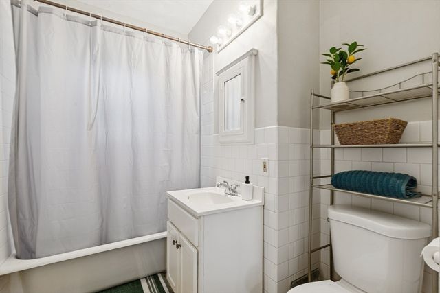 94 Hollis St, Brockton, MA 02302