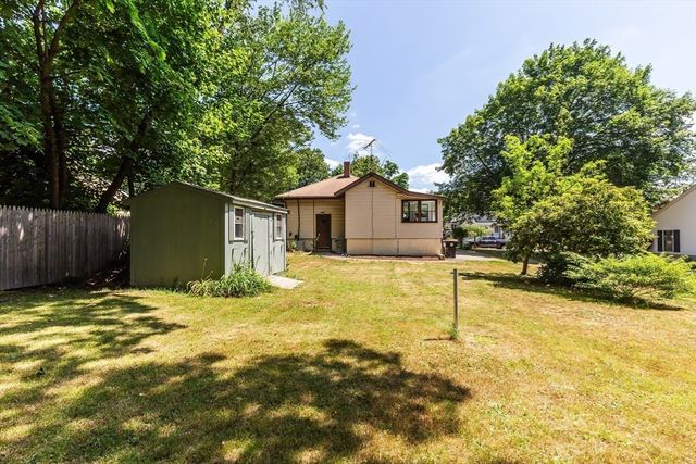 94 Hollis St, Brockton, MA 02302