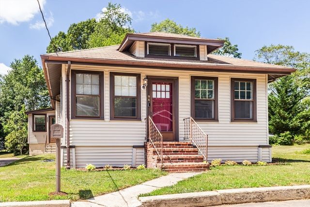 94 Hollis St, Brockton, MA 02302
