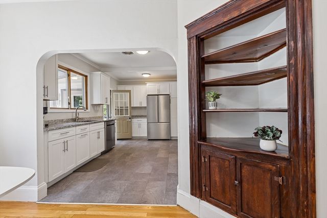 94 Hollis St, Brockton, MA 02302