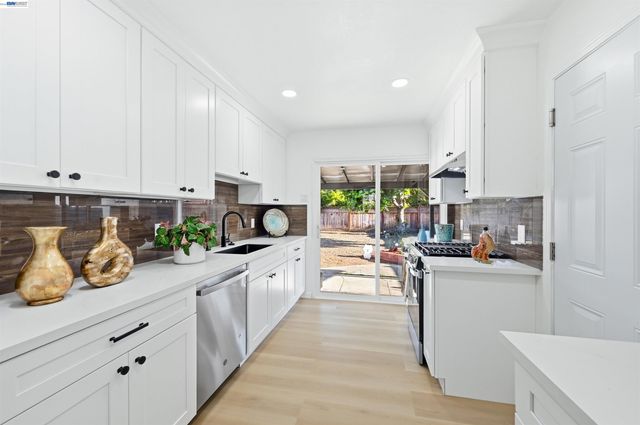 59 Lafayette Ave, Hayward, CA 94544