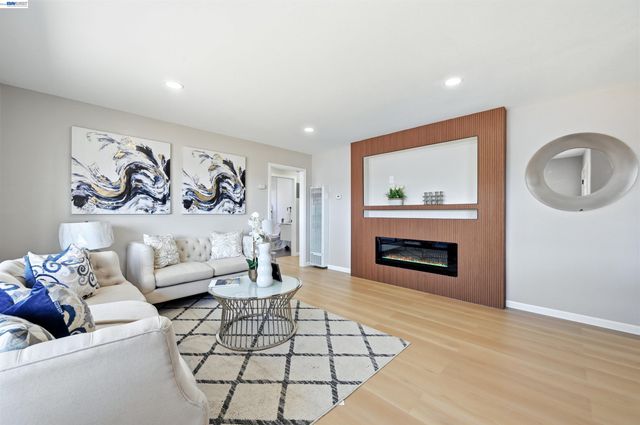 59 Lafayette Ave, Hayward, CA 94544