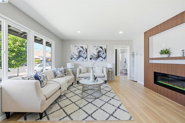 59 Lafayette Ave, Hayward, CA 94544