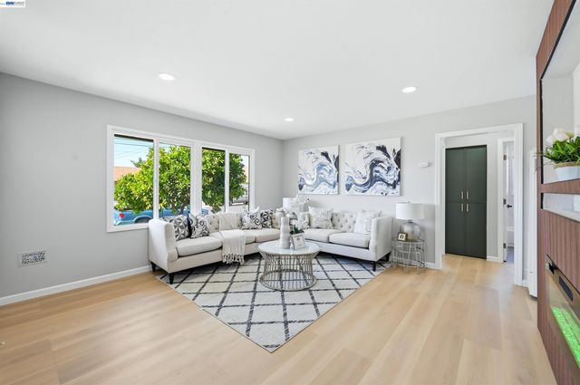 59 Lafayette Ave, Hayward, CA 94544