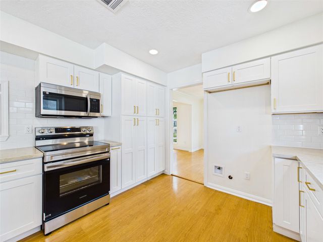 5114 Boyce Springs Drive, Houston, TX 77066