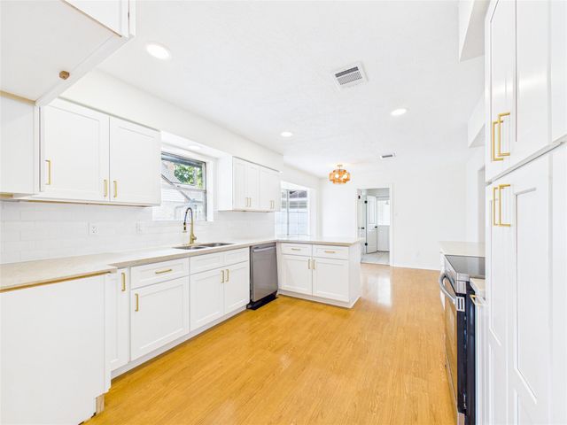 5114 Boyce Springs Drive, Houston, TX 77066