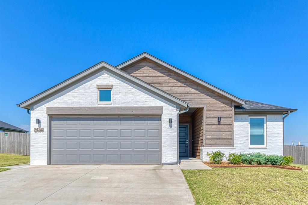 2435 Heather Road, Blanchard, OK 73010