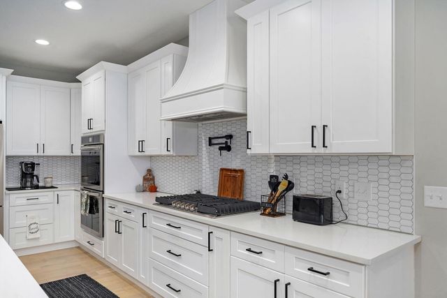 5514 E Cavalcade Lane, Springfield, MO 65802