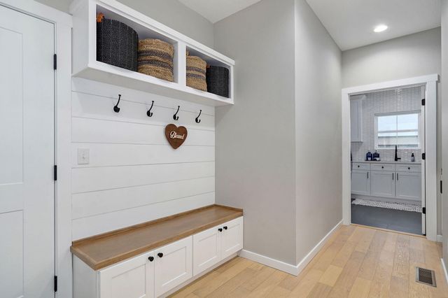 5514 E Cavalcade Lane, Springfield, MO 65802