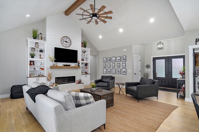 5514 E Cavalcade Lane, Springfield, MO 65802